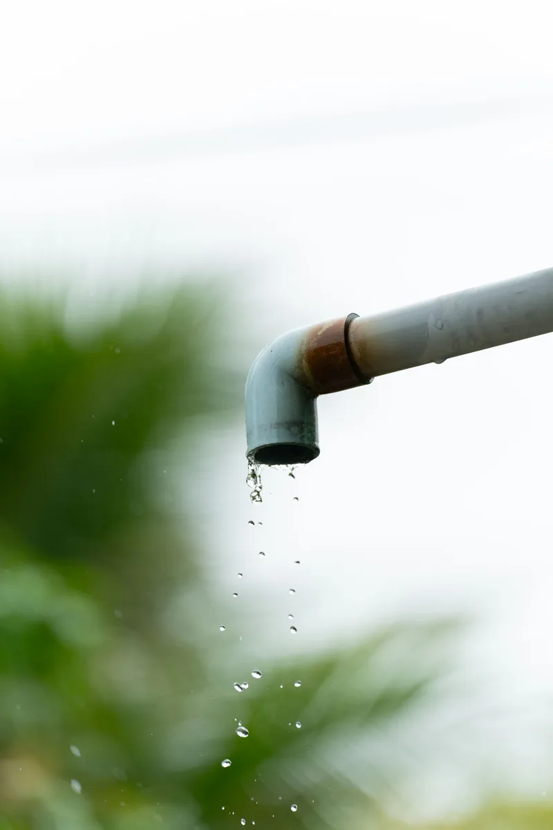 24/7 emergency plumbing — plumber responding to a burst pipe